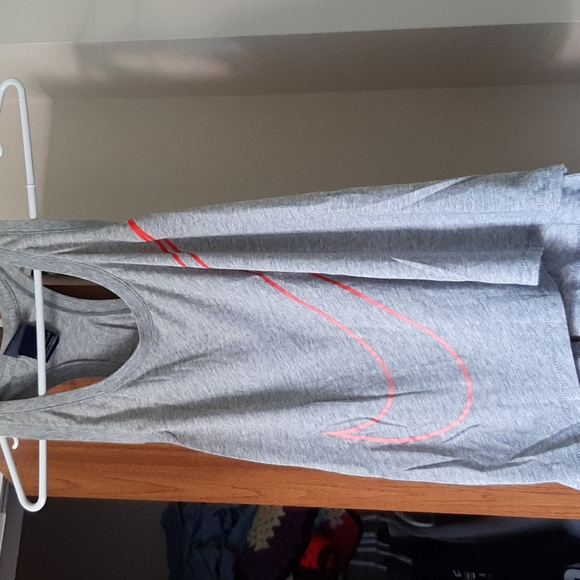 Nike Tank Top - Picture 2 of 5